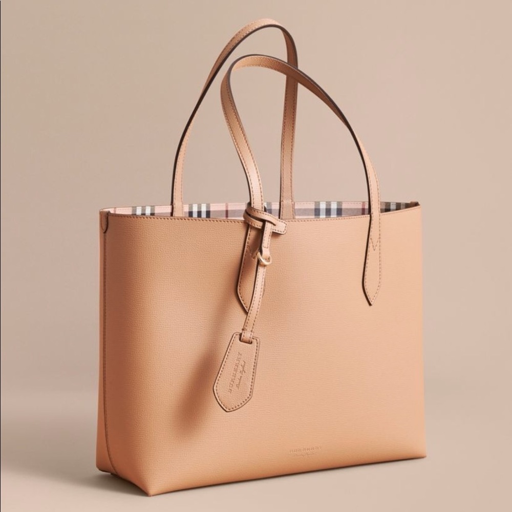 ❌❌SOLD❌❌BURBERRY Reversible tote BRAND NEW